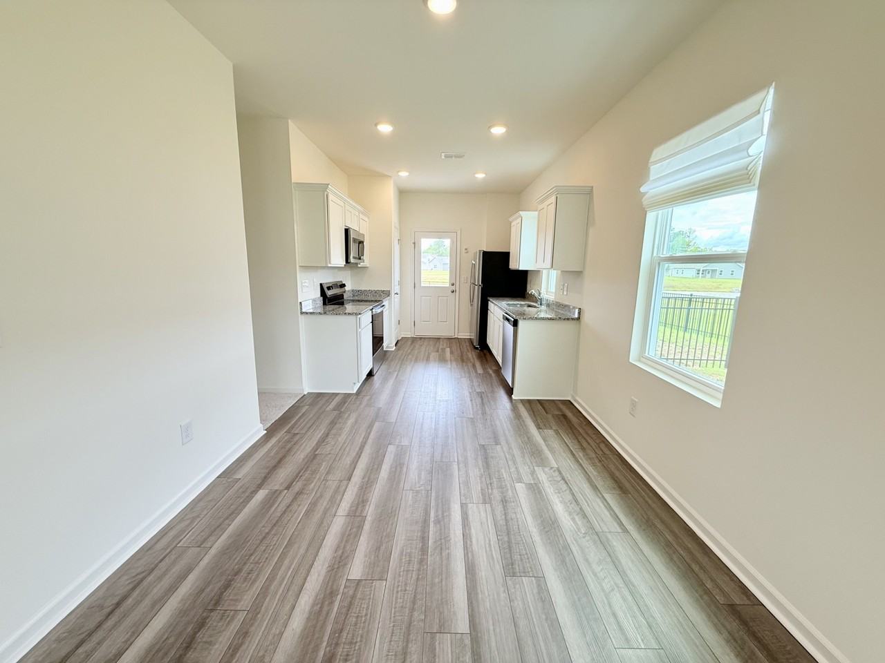 579 Castillo Dr - Photo 3 of 26