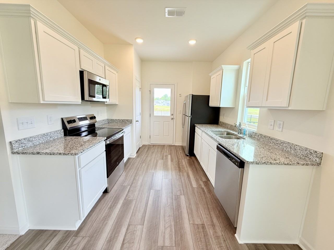 579 Castillo Dr - Photo 5 of 26
