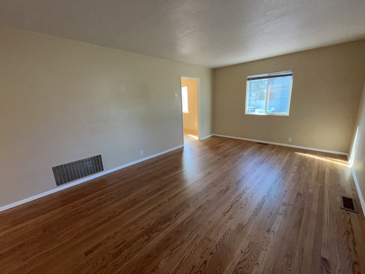534 Lynn Ave - Photo 2 of 9