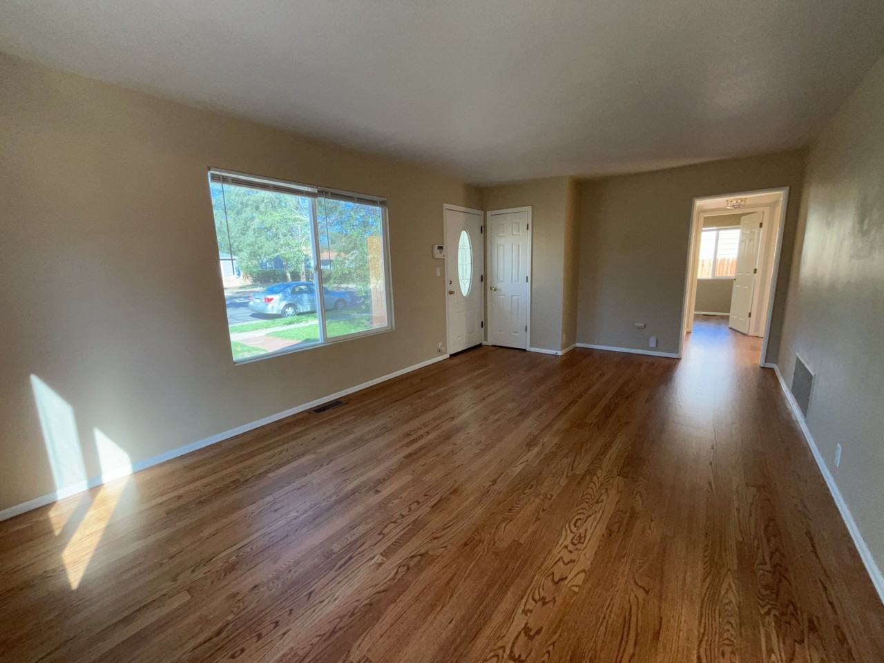 534 Lynn Ave - Photo 3 of 9