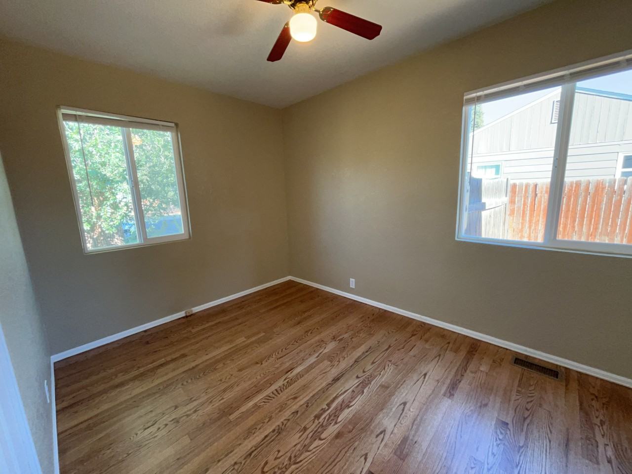 534 Lynn Ave - Photo 7 of 9