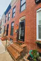 featured image of 432 E Clement St