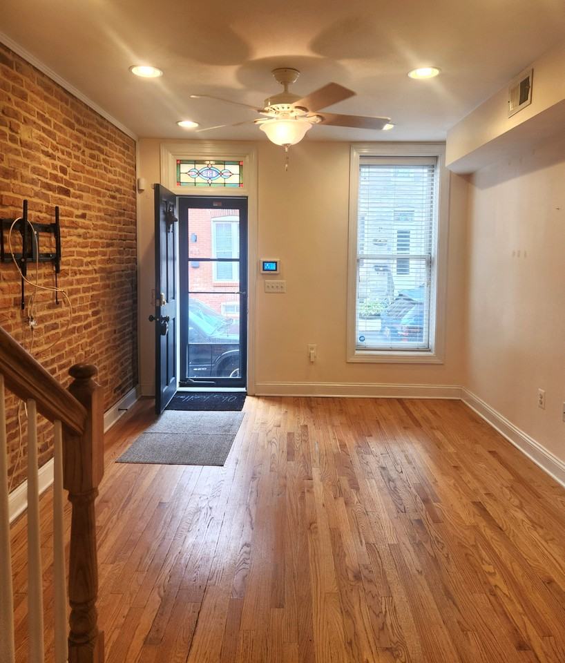 432 E Clement St - Photo 4 of 23