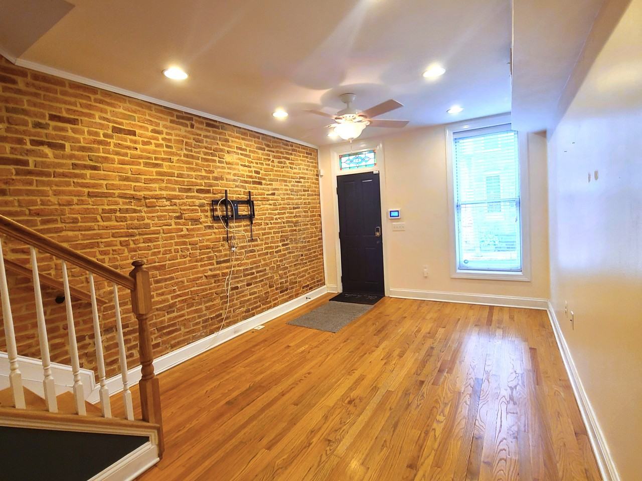 432 E Clement St - Photo 5 of 23