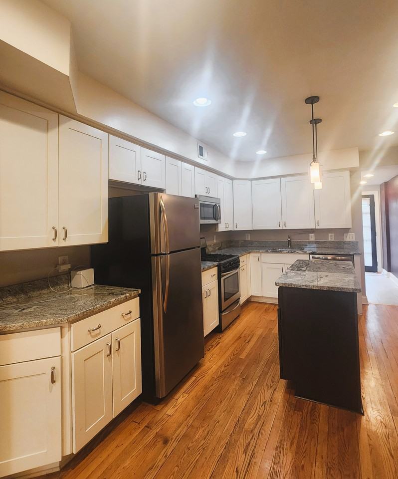 432 E Clement St - Photo 6 of 23