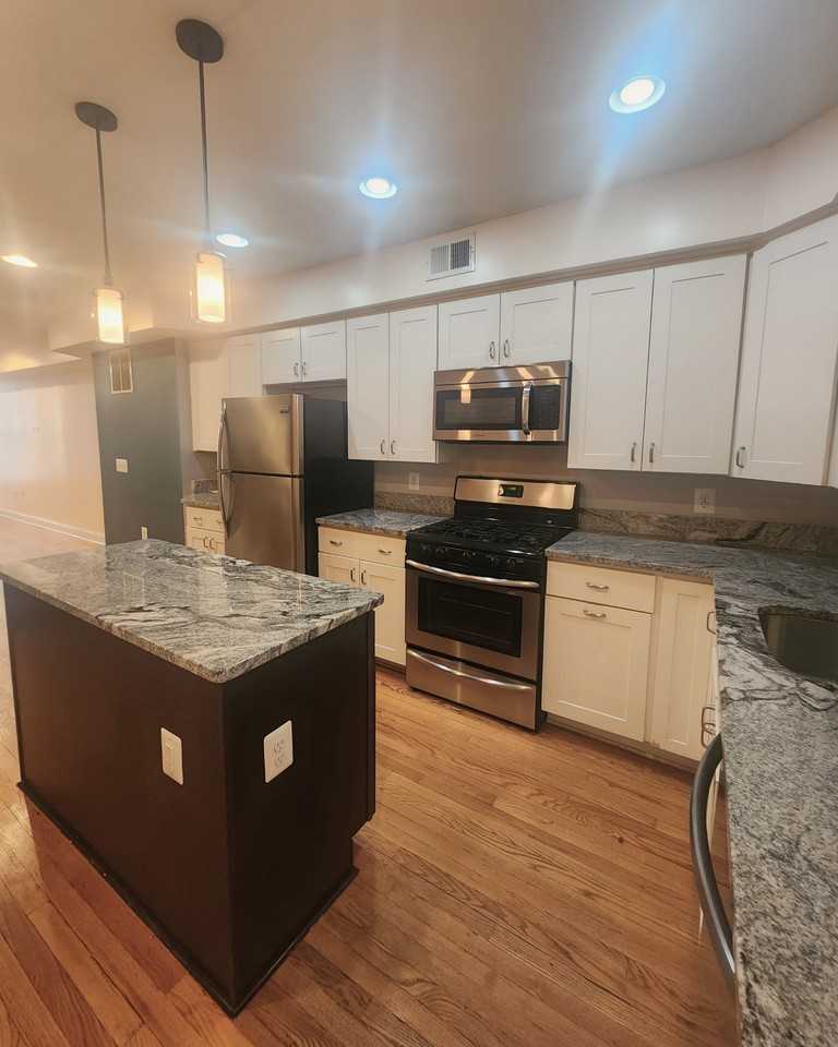 432 E Clement St - Photo 7 of 23