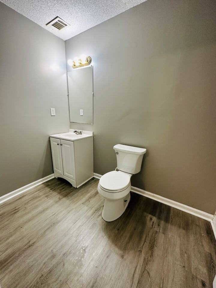 715 Ayers St - Photo 6 of 13