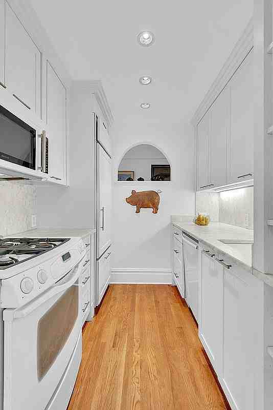 35 W 92nd St #2D - Photo 6 of 7