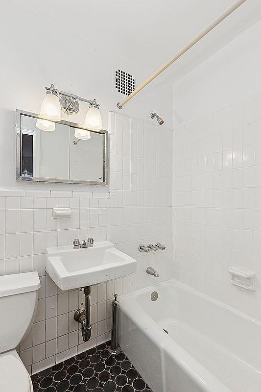 39 W 83rd St #9 - Photo 4 of 5
