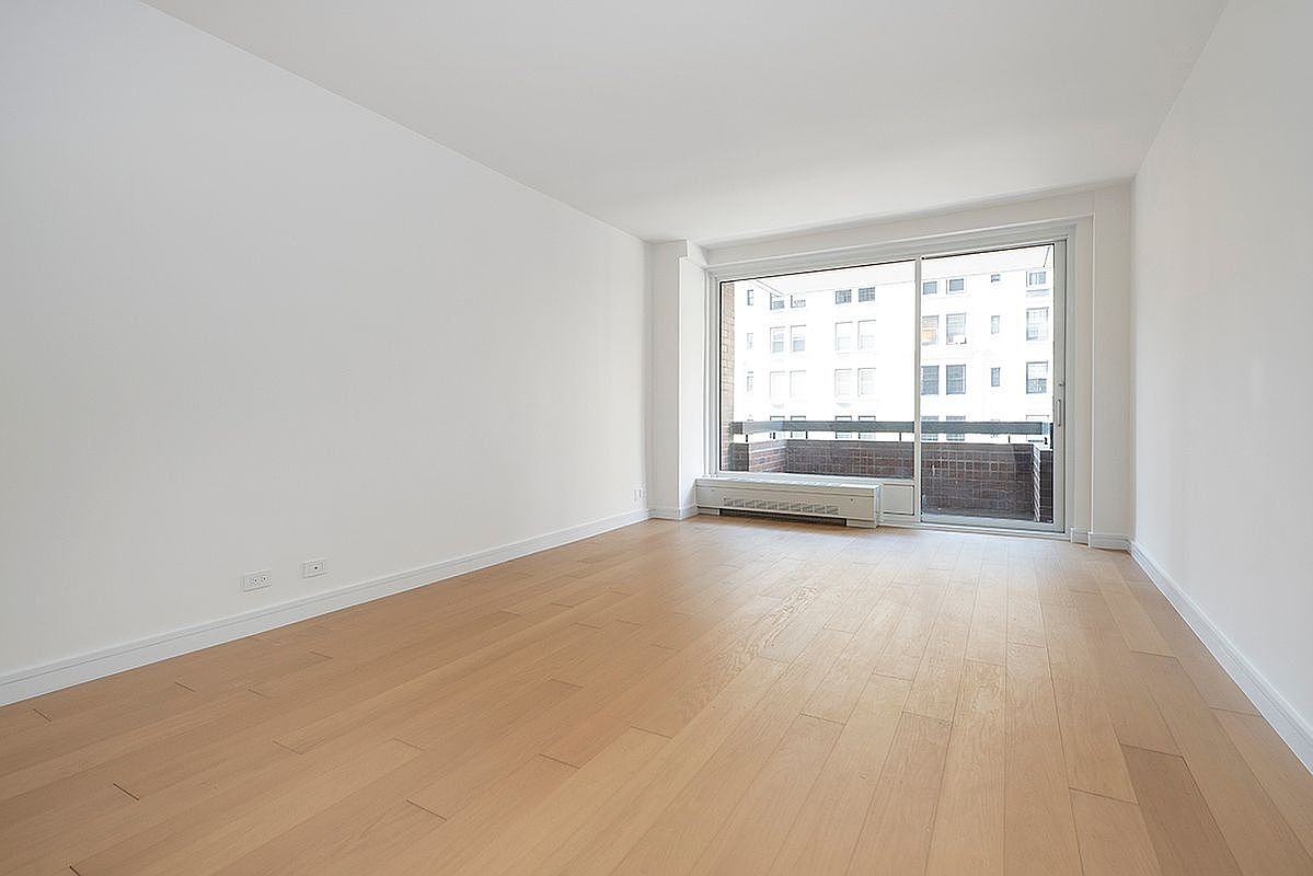 45 E 89th St #6C - Photo 3 of 7