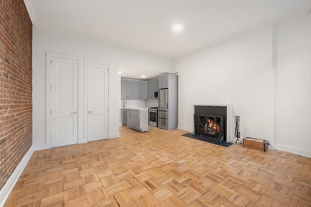 62 W 87th St #2R - Photo 2 of 8