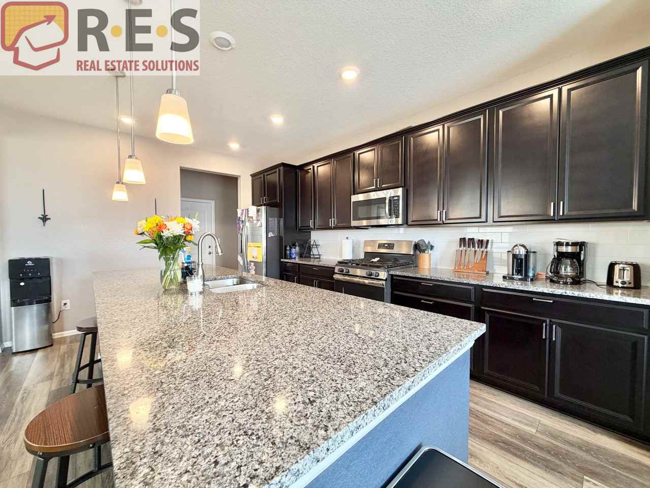 3260 Jonquil St - Photo 3 of 20