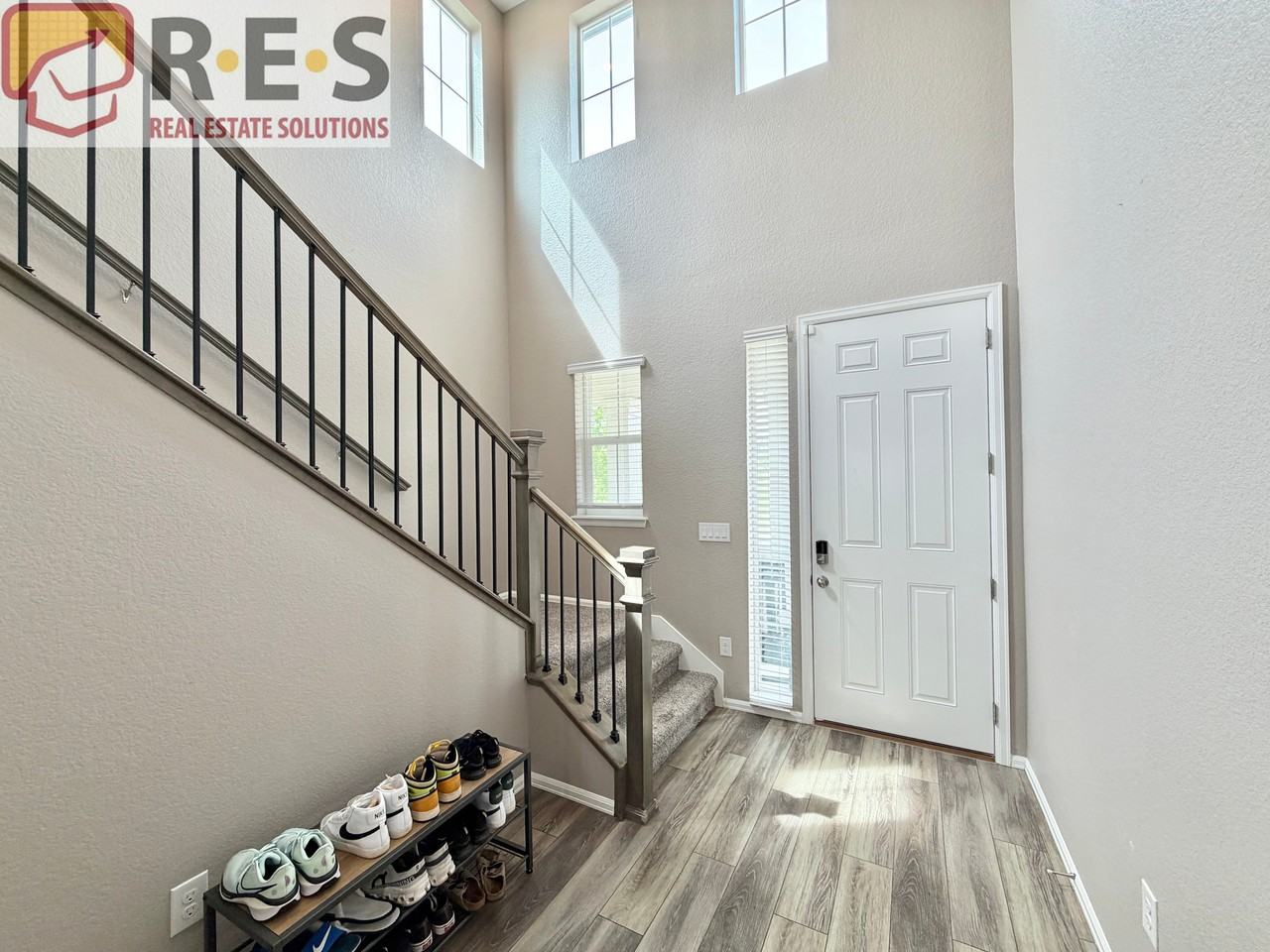 3260 Jonquil St - Photo 4 of 20