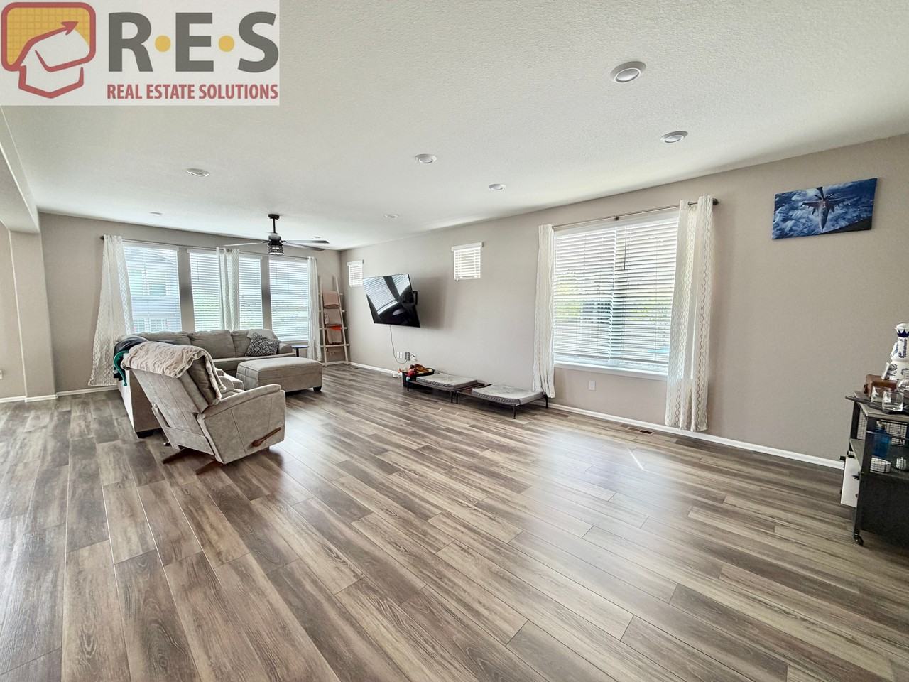 3260 Jonquil St - Photo 5 of 20