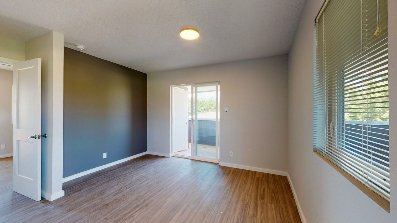 2415 Espanola St Ne - Photo 4 of 22