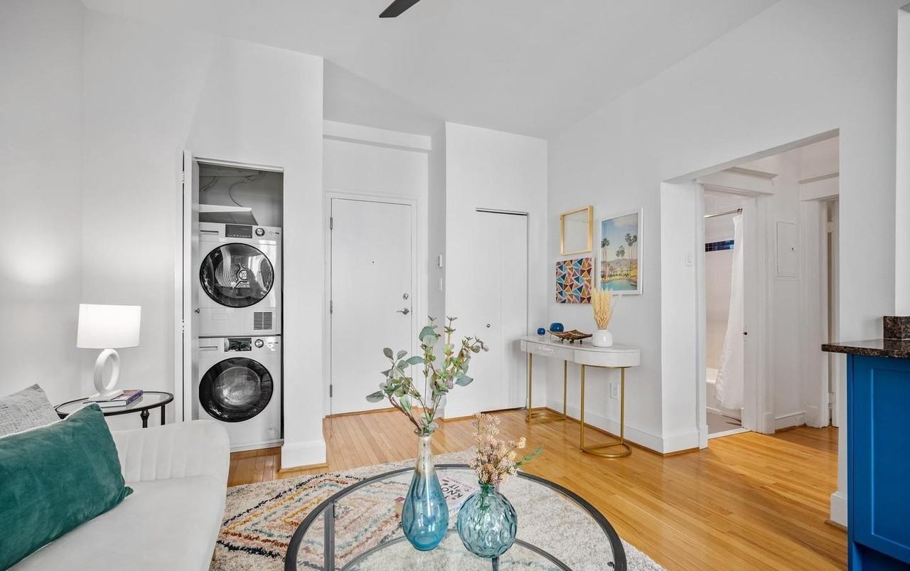 2010 Kalorama Rd Nw #404 - Photo 2 of 16