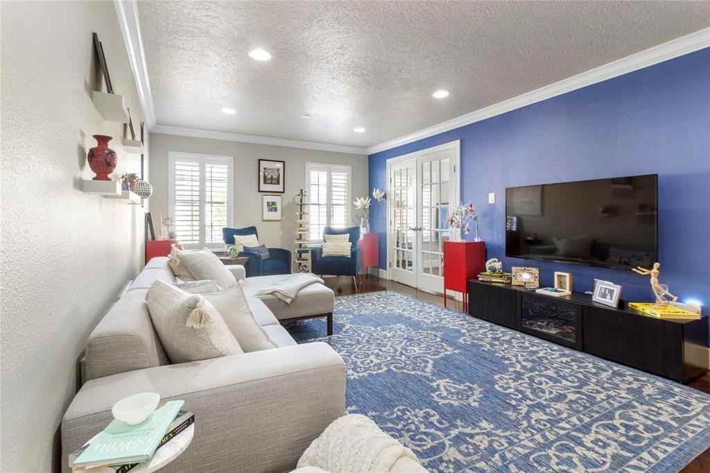 355 N Post Oak Ln #738 - Photo 2 of 14