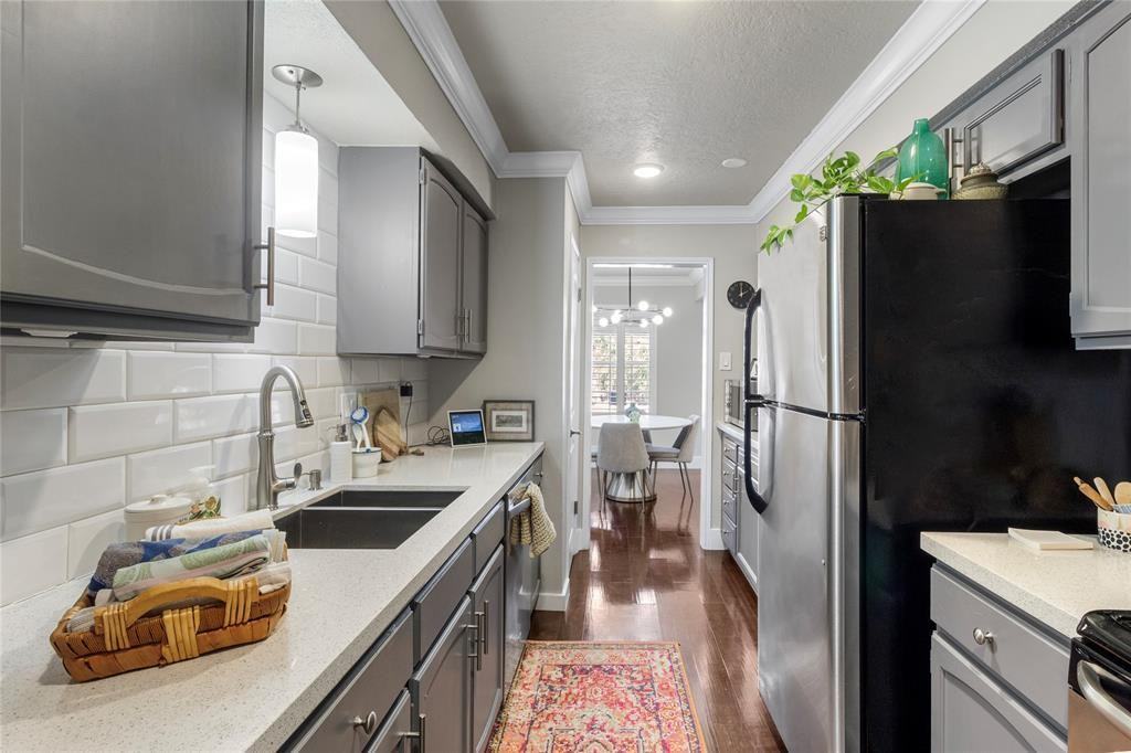 355 N Post Oak Ln #738 - Photo 5 of 14