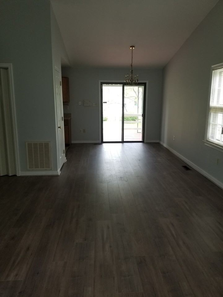 7417 Noble Ave - Photo 3 of 10