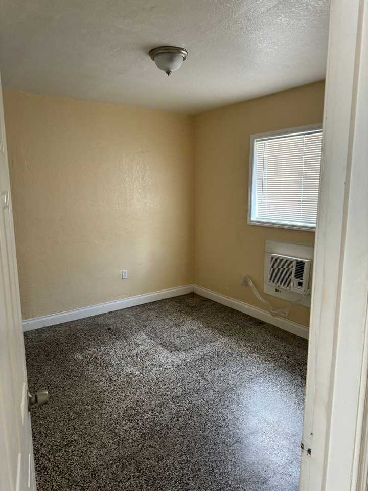 1325 Sharazad Blvd - Photo 5 of 10