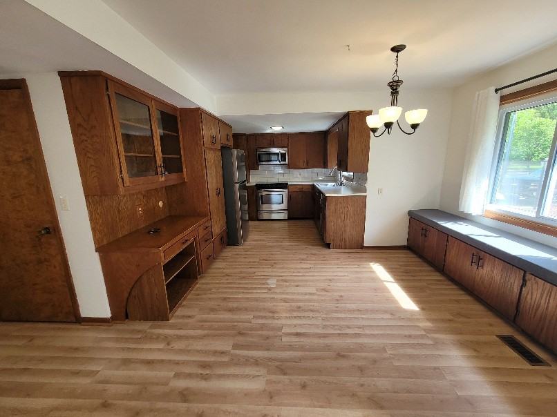 310 N Division Ave - Photo 3 of 9
