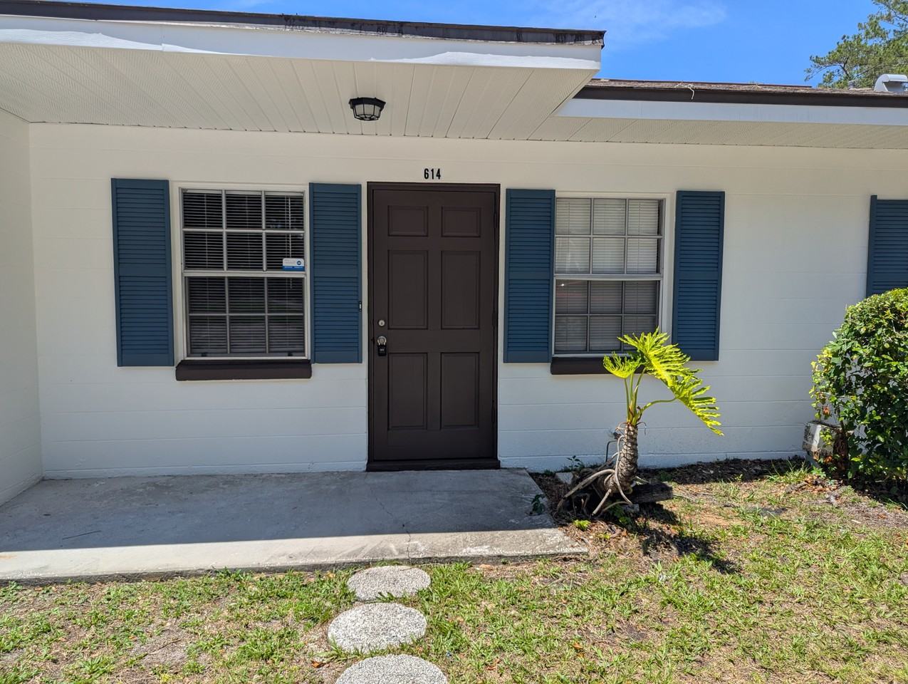 614 W Fort Dade Ave - Photo 2 of 13