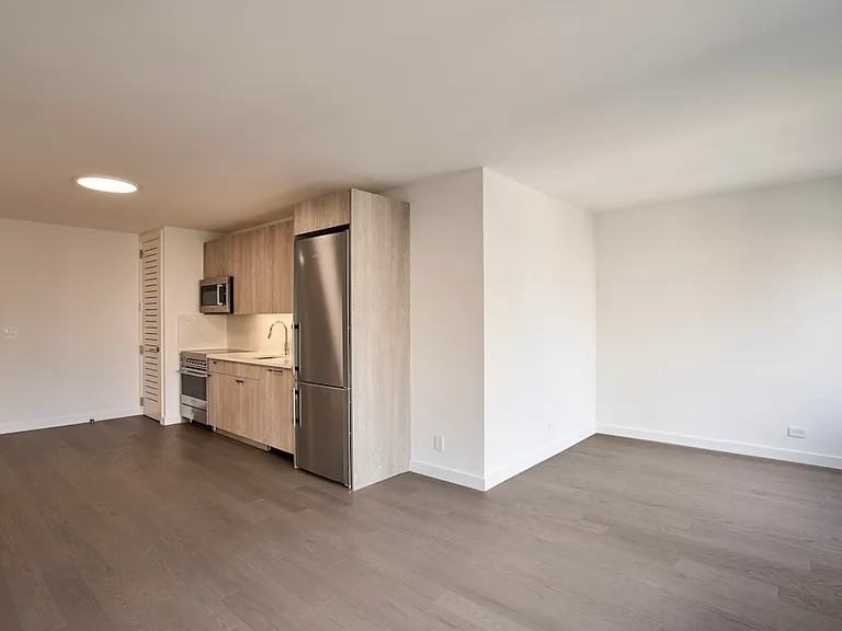 220 E 72nd St - Photo 4 of 14