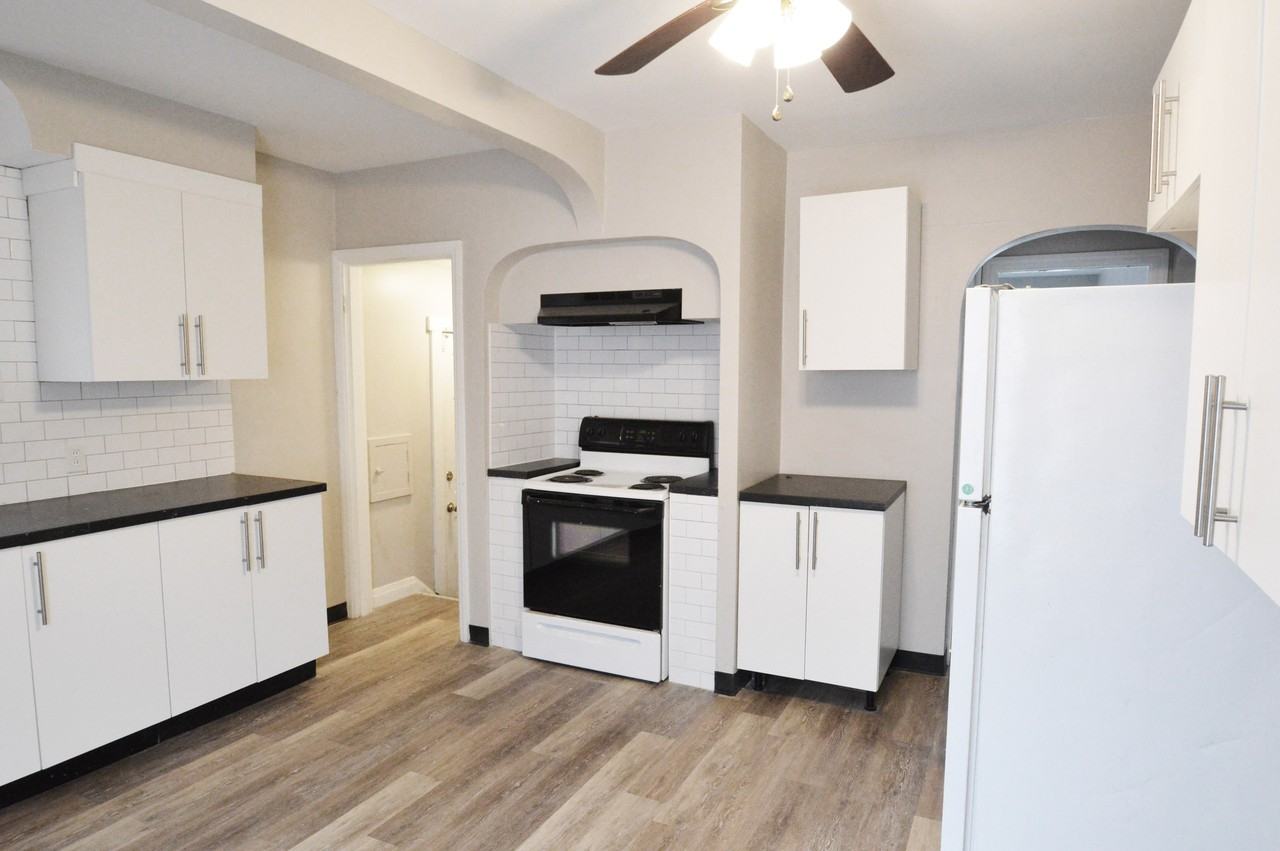 1366 Duxberry Ave - Photo 4 of 22