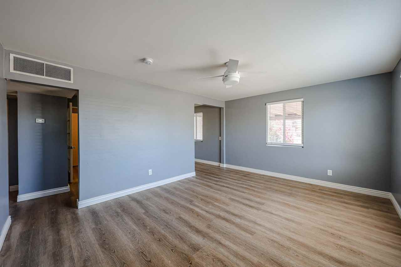 404 W Mission Ln - Photo 3 of 25