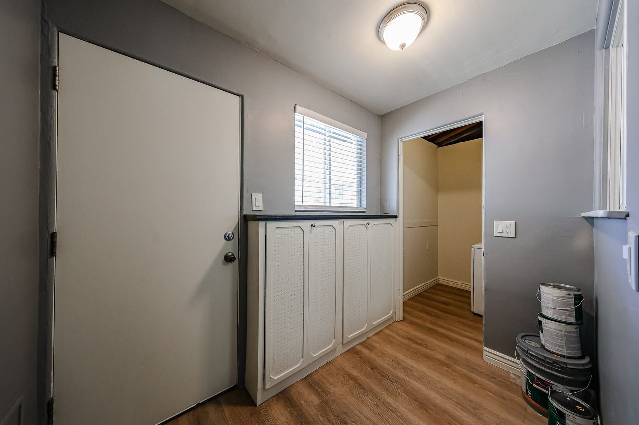404 W Mission Ln - Photo 5 of 25