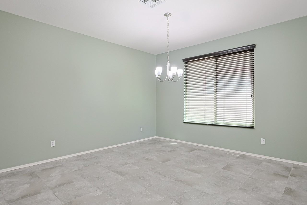 15611 W Westview Dr - Photo 7 of 29