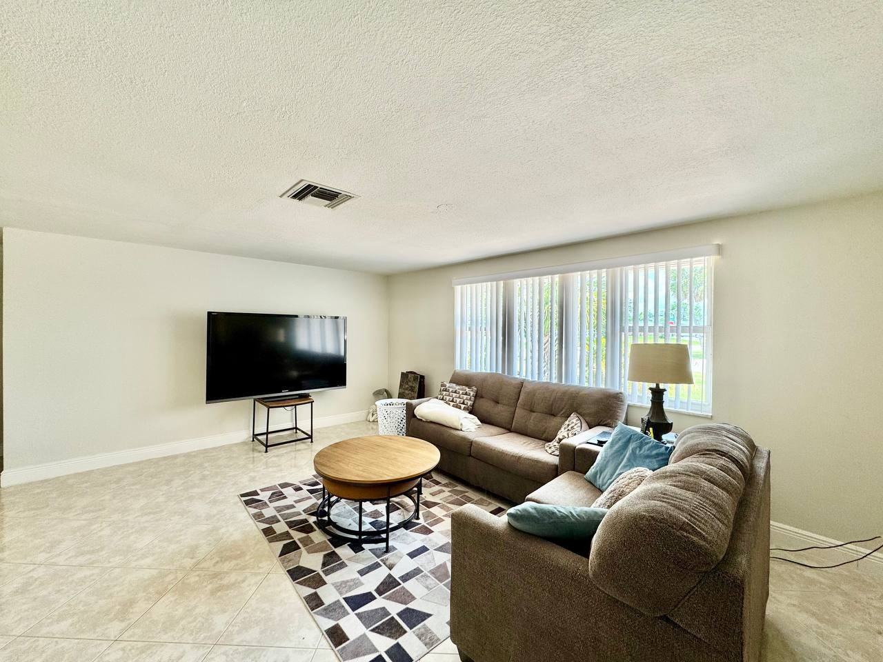 5017 Anchor Way - Photo 4 of 33