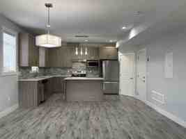 featured image of 822 Stockwell Ave #4