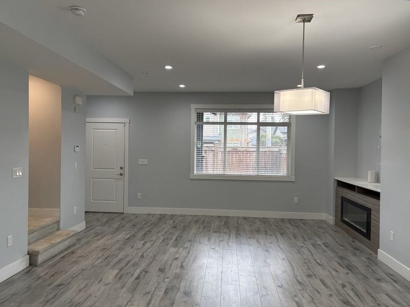 822 Stockwell Ave #4 - Photo 3 of 19