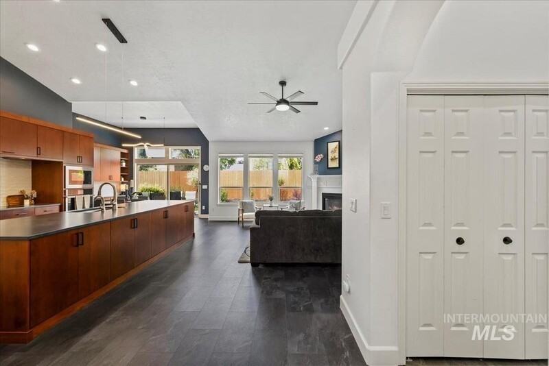 12580 W Mardia St - Photo 3 of 46