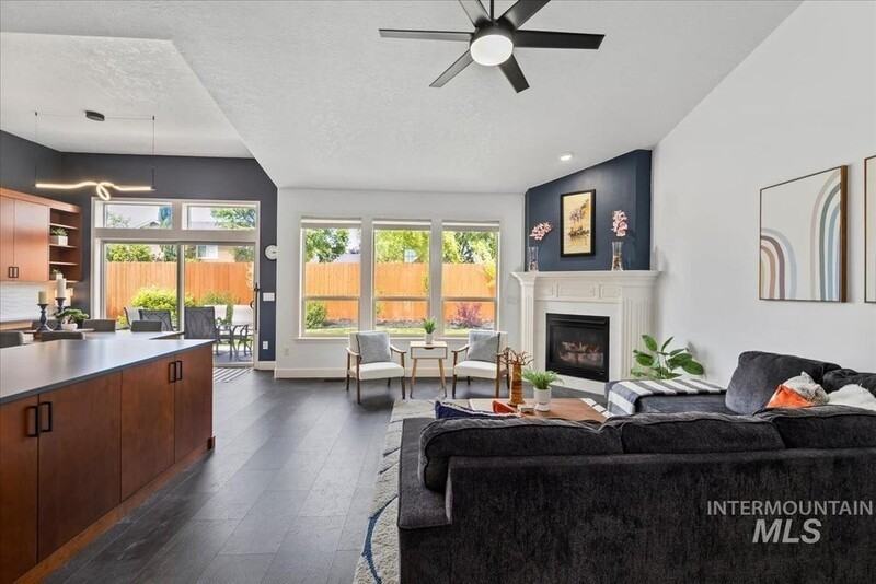 12580 W Mardia St - Photo 4 of 46