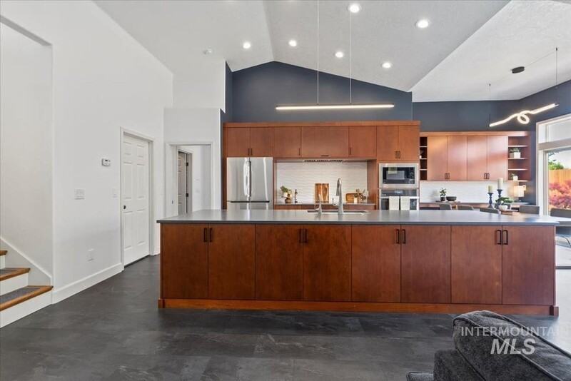 12580 W Mardia St - Photo 7 of 46