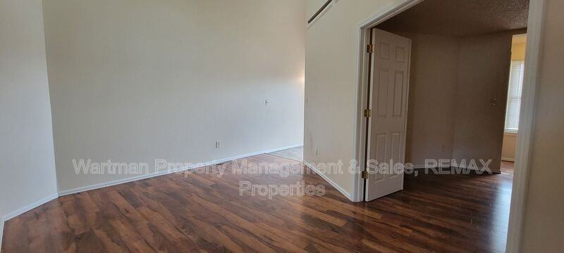 4560 Excalibur Ct - Photo 3 of 20