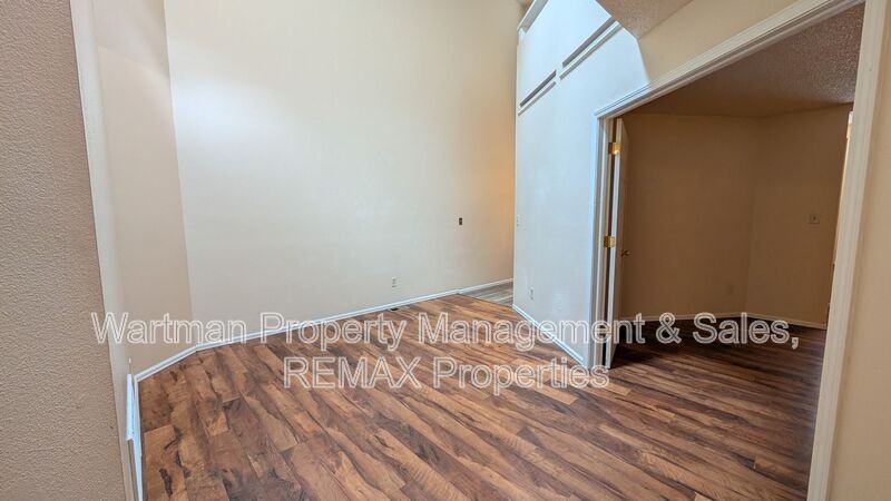 4560 Excalibur Ct - Photo 6 of 20