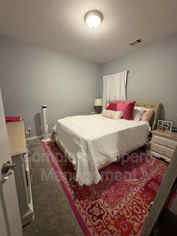 109 Oxmoor Place Cir - Photo 3 of 9