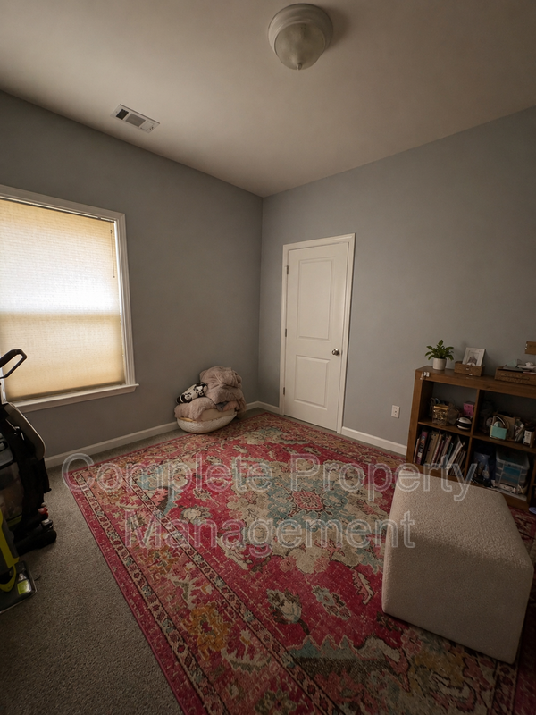 109 Oxmoor Place Cir - Photo 7 of 9