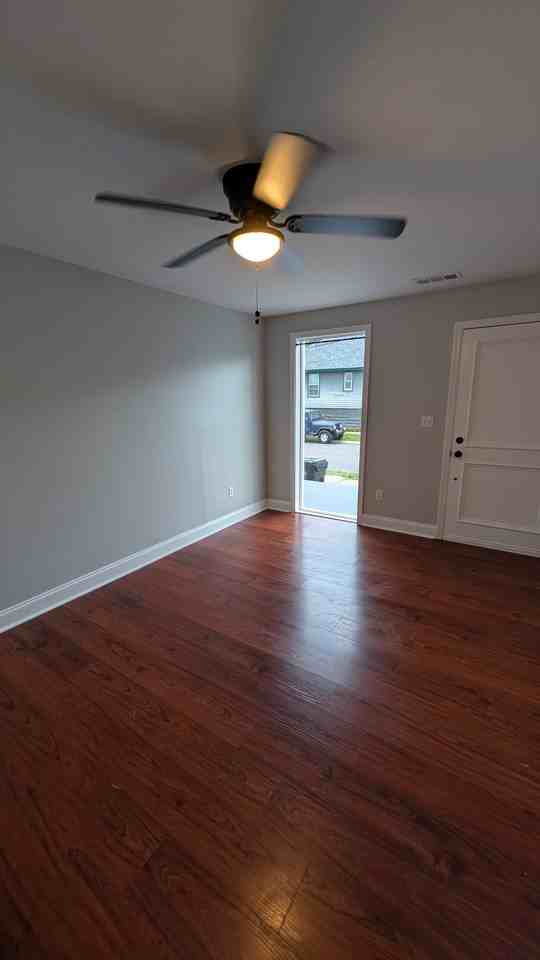 334 S Clark St #B - Photo 3 of 20