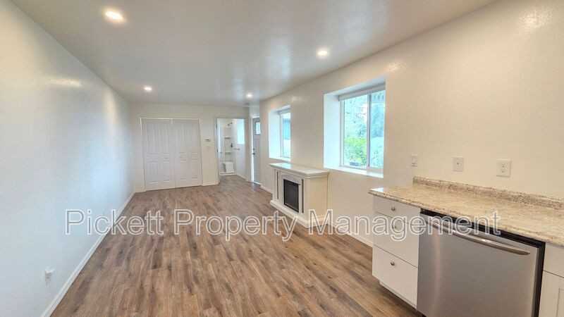307 E 30th St - Photo 6 of 13