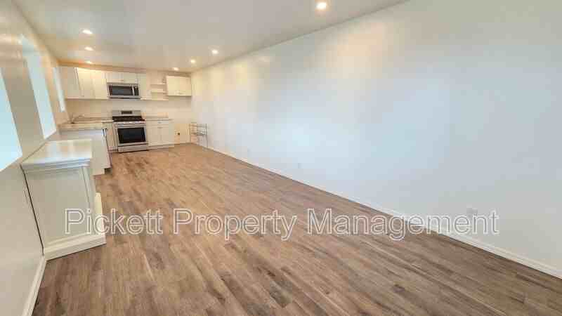 307 E 30th St - Photo 7 of 13