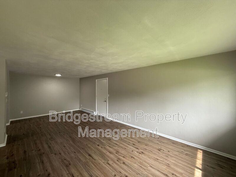 85 N Gebhart Church Rd #G - Photo 3 of 9