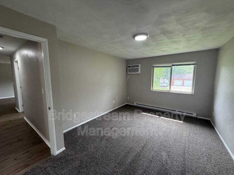85 N Gebhart Church Rd #G - Photo 5 of 9