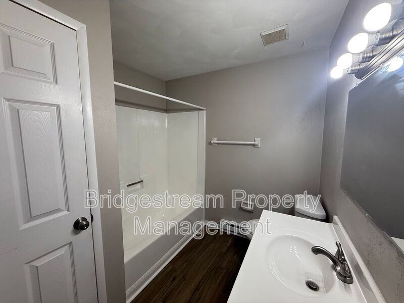 85 N Gebhart Church Rd #G - Photo 7 of 9