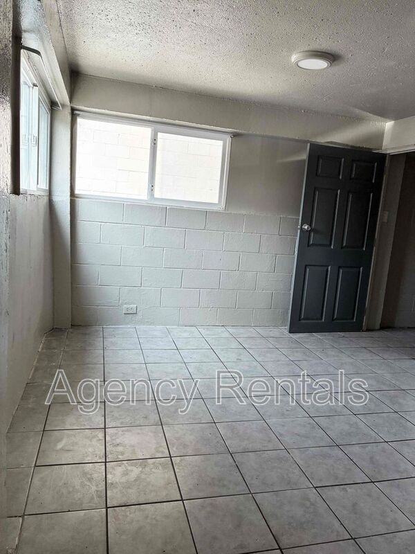 938 Owen St - Photo 3 of 17