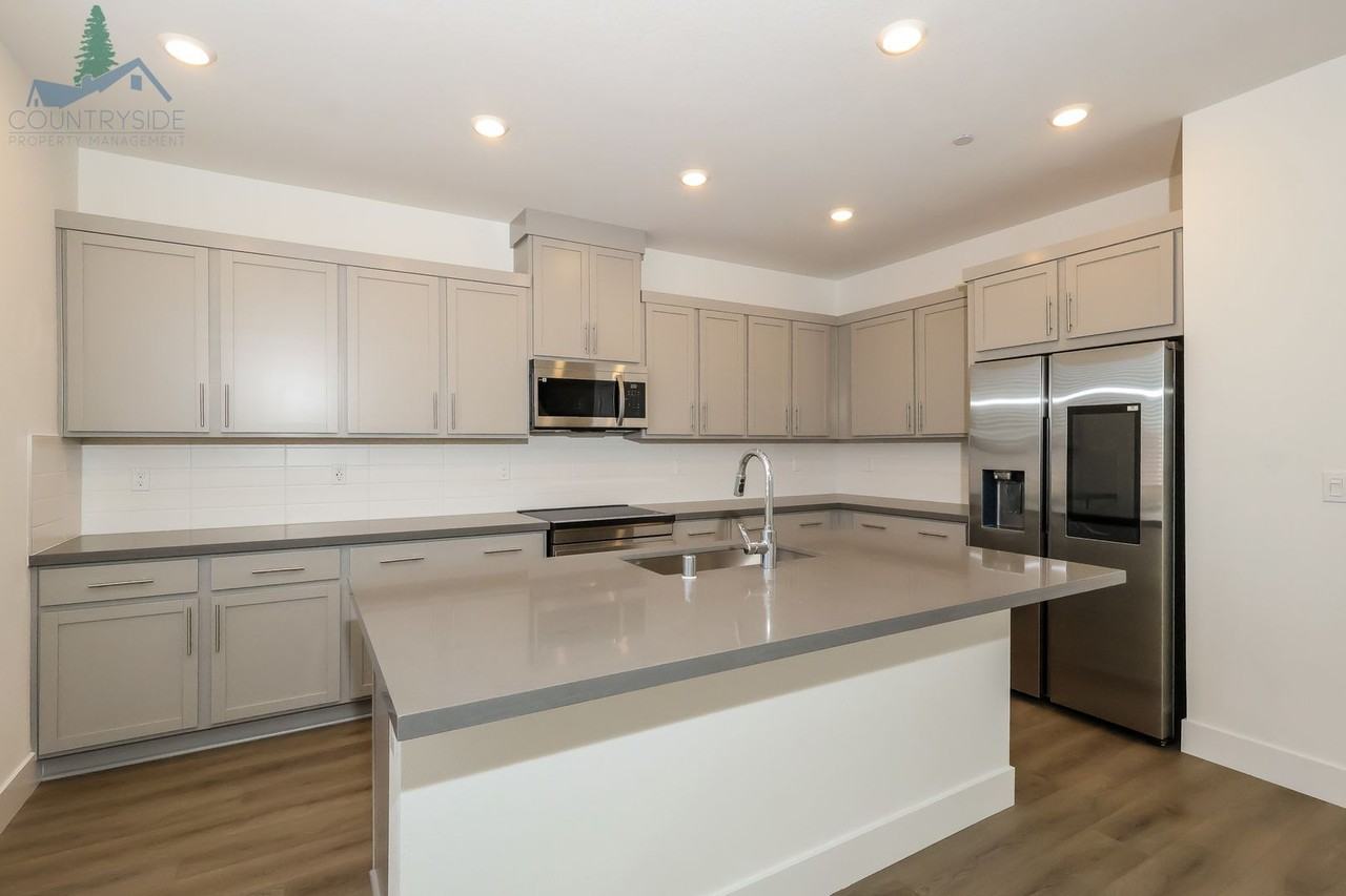 2824 Wrangell St - Photo 4 of 22