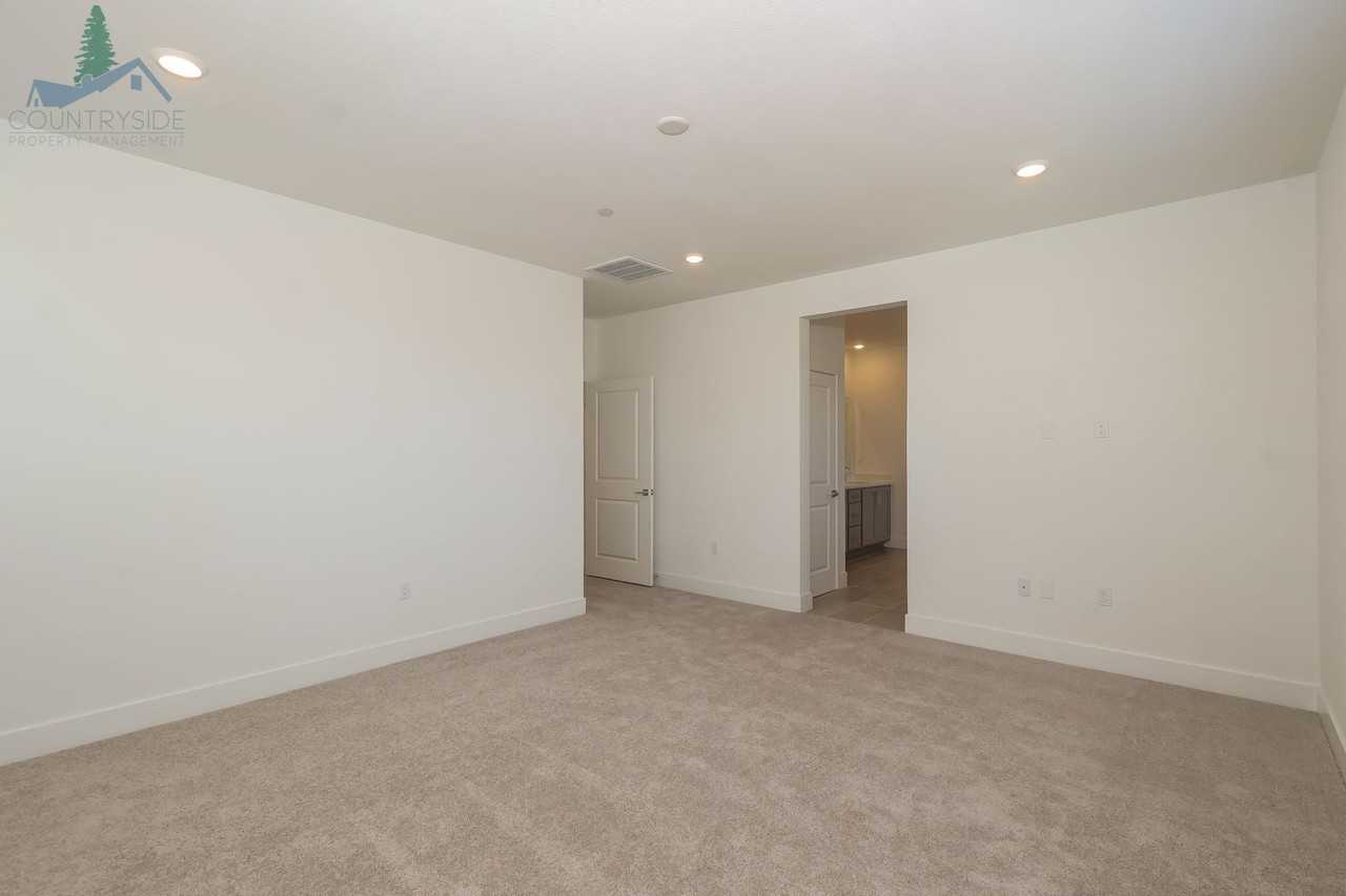 2824 Wrangell St - Photo 7 of 22